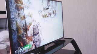 Gamer maca konzolozás helyett rúdat kap