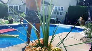 Gazdag mami és a medencés krapek