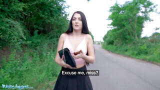 Public Agent - Katy Rose az erdőben dug
