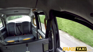 Fake Taxi - Alice Judge fenékbe reszelve a taxiban