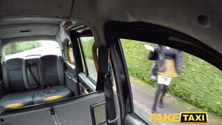 Fake Taxi - Szoknyás tini csajszika a taxissal reszel