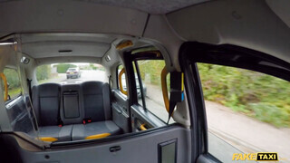Fake Taxi - Lenina Crowne imádja kettyinteni a taxiban