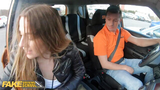 Fake Driving School - Eveline Dellai lovagol a jogsi oktató dákóján