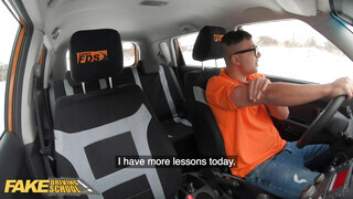 Fake Driving School - Szajha csöcsös lányok hancuroznak