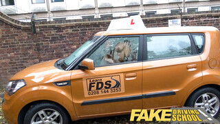 Fake Driving School - Tini pipi az oktatóval kúr