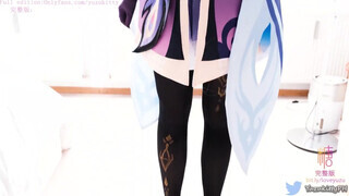 Cosplay-es gádzsi lábbal kefél és aztán őt kúrják