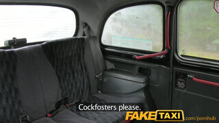 FakeTaxi - Lexi Ryder melle közé veszi a dákót
