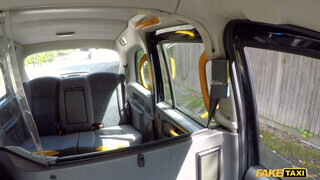 Fake Taxi - Fiatal pipi kúr a taxiban