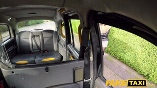 Csöcsös tini gádzsi segget nyal - Fake Taxi