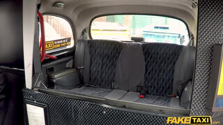 Fake Taxi - Jennifer Amilton a fullos szöszi