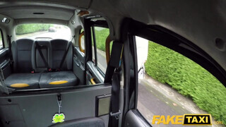 Fake Taxi - Óriás keblű milf bekúrva