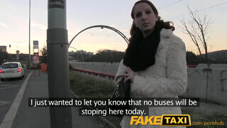 FakeTaxi - Fiatal ápoló szuka hancúrozik a taxiban