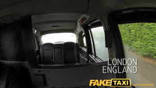 FakeTaxi - termetes keblű világos szőke muff