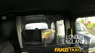 FakeTaxi - fiatal csajszi szopja az korosodó taxist