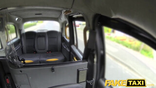 Fake Taxi - Óriási picsájú latina milf popsiba kúrva