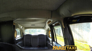 FakeTaxi - Chelsey Lanette a óriási kannás szöszi