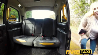 Fake Taxi - Termetes didkós világos szőke megkúrva