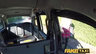 Fake Taxi - Kylie Nymphette a örömlány egyetemista maca