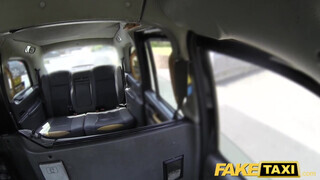Fake Taxi - Titkárnő milf kinyalja a taxis ánuszát