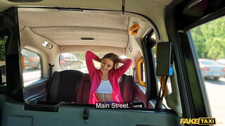 Fake Taxi - Sportos szuka megkúrva a taxiban