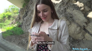 Public Agent - Arina Shy a félénk fiatal csajszika