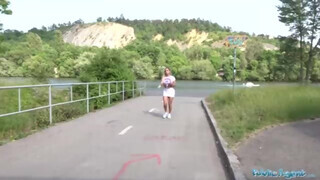 Public Agent - Hatalmas mellű szép fenekű nőci