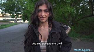 Public Agent - Alicia Trece a fogszabályzós latin amerikai maca