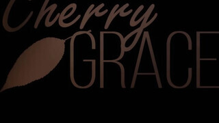 Cherry Grace a gigantikus keblű amatőr maca