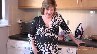 Aunt Judys XXX - Kugar felizgult a konyhában