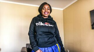 Afrikai fősulis csajszi munkát keres a tanulmányaihoz