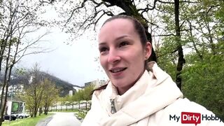 Forró tini amatőr nyilvános cidázása idegennek