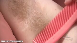 Szőrös tini muff cyan combs szőrös kalandjai